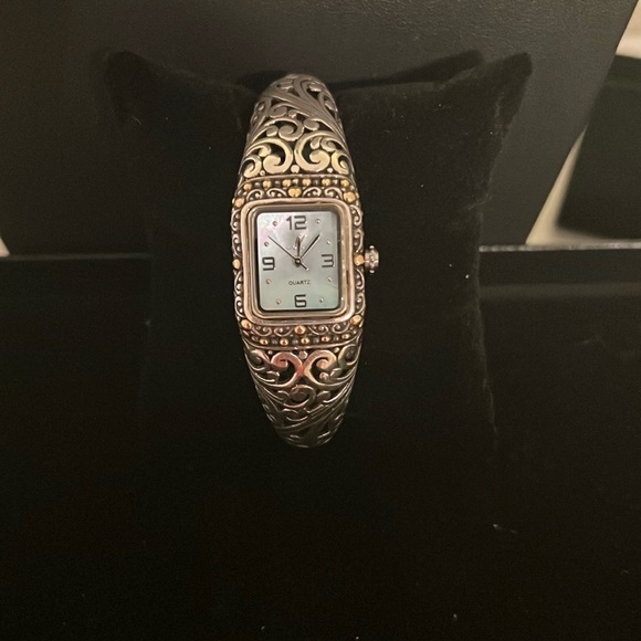 Luxury Solid 18K Gold Watch. Artisan-crafted of solid 18K Gold, Sterling Silver - Picture 5 of 12